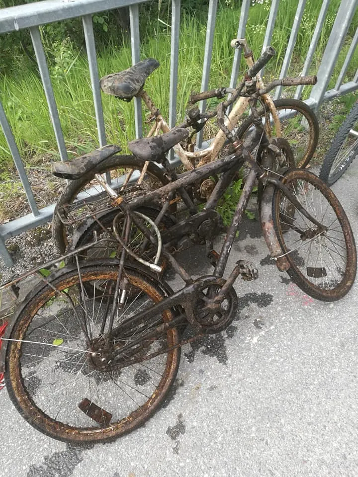 Magnets stuck together